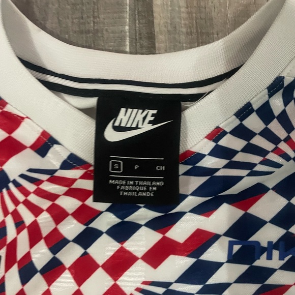 Nike Loose Fit Cropped Long Sleeve Athletic Top Red, White & Blue Small - Picture 7 of 8